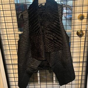 Karen Kane Black Textured Sleeveless Jacket